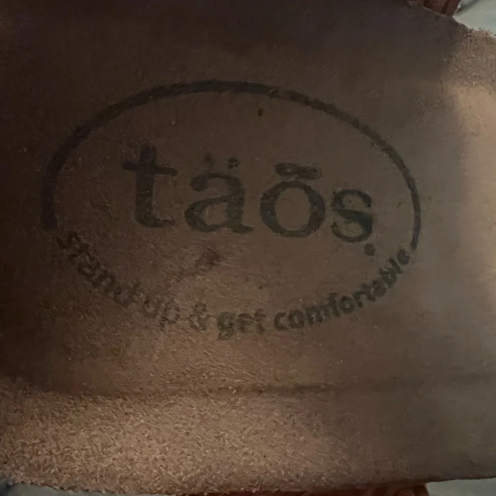 Taos Footwear Metallic Sandals - Picture 6 of 6
